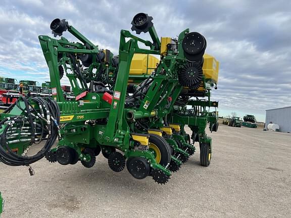 Image of John Deere 1795 equipment image 1