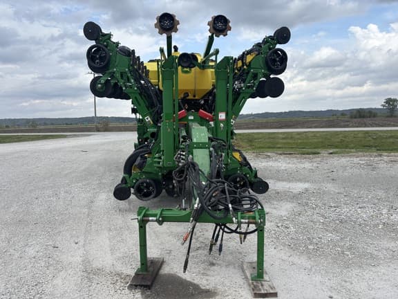 Image of John Deere 1795 equipment image 2