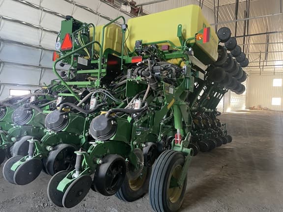 Image of John Deere 1795 equipment image 1