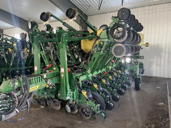 2023 John Deere 1795 Equipment Image0