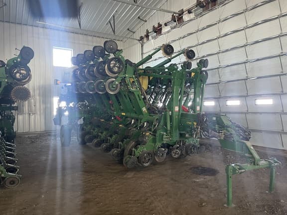 Image of John Deere 1795 equipment image 2