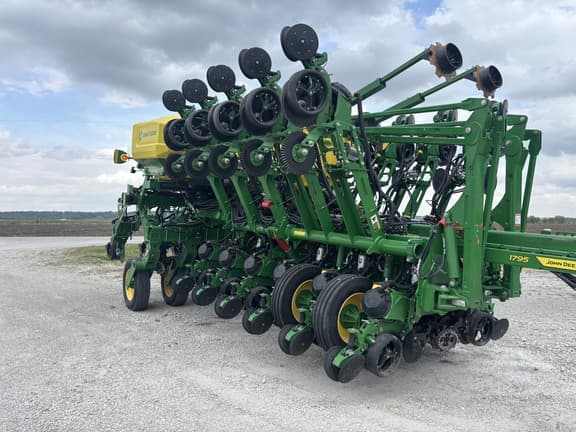 Image of John Deere 1795 equipment image 3