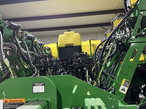 Image of John Deere 1795 equipment image 3