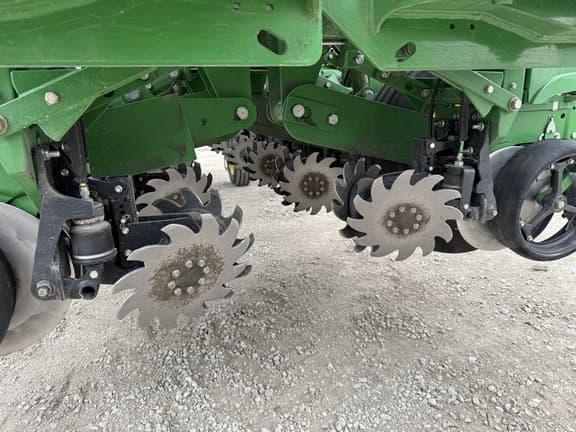 Image of John Deere 1795 equipment image 4