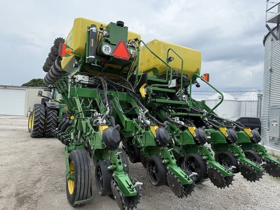 Image of John Deere 1795 equipment image 3