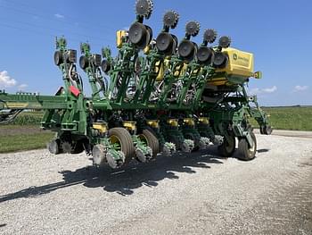 2023 John Deere 1795 Equipment Image0