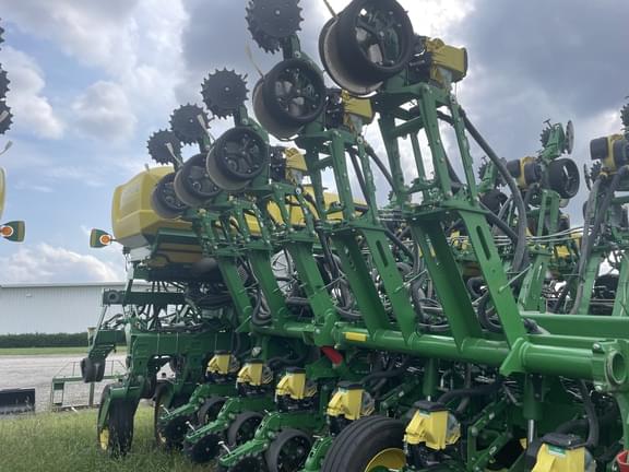 Image of John Deere 1795 equipment image 3