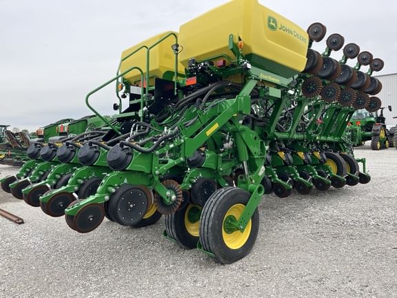 2023 John Deere 1795 Equipment Image0