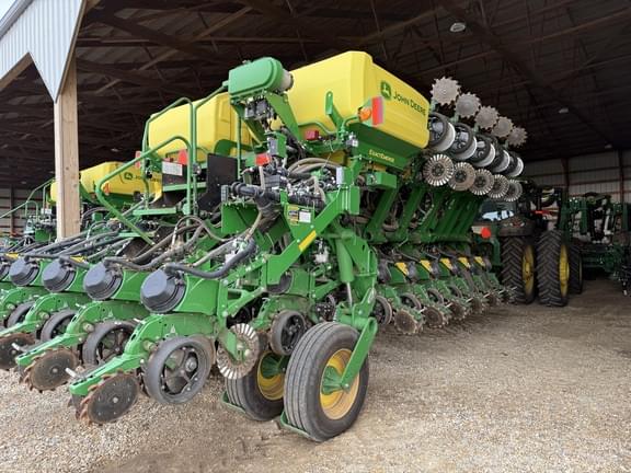 Image of John Deere 1795 equipment image 2