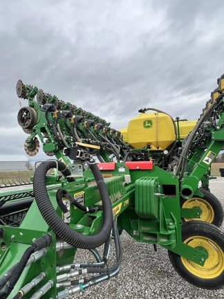 Image of John Deere 1795 equipment image 3