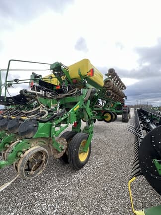 Image of John Deere 1795 equipment image 2