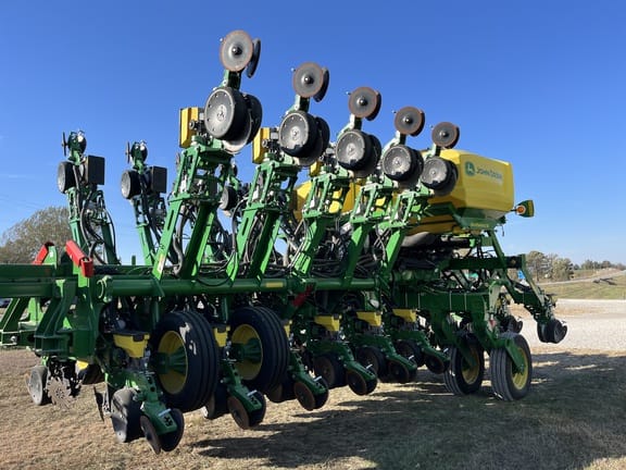 2023 John Deere 1795 Equipment Image0