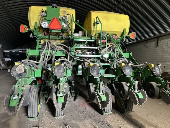 Image of John Deere 1795 equipment image 1