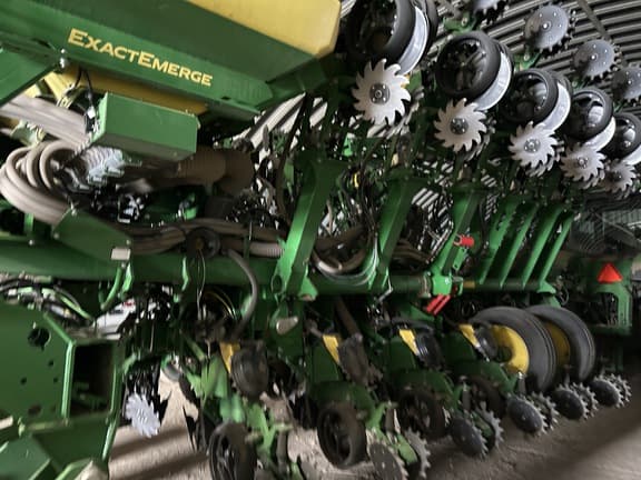 Image of John Deere 1795 equipment image 4
