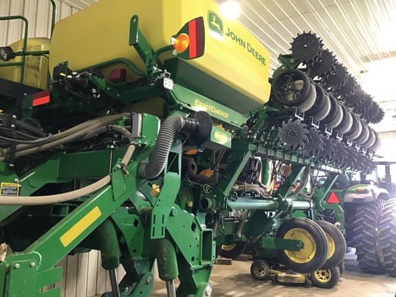 Image of John Deere 1795 equipment image 3