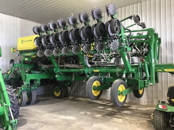 Image of John Deere 1795 equipment image 2