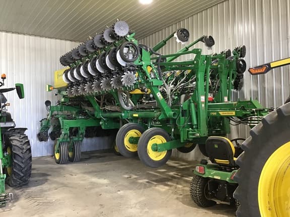 Image of John Deere 1795 equipment image 1