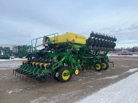 Image of John Deere 1795 equipment image 2