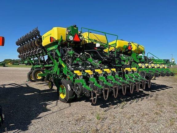 Image of John Deere 1795 equipment image 1