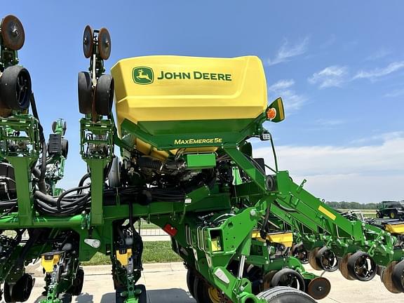 Image of John Deere 1795 equipment image 4