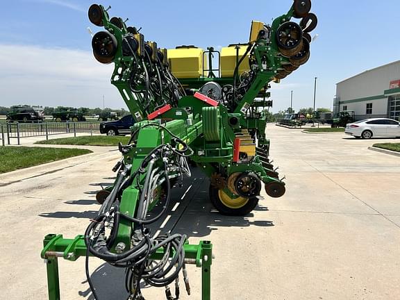 Image of John Deere 1795 equipment image 1
