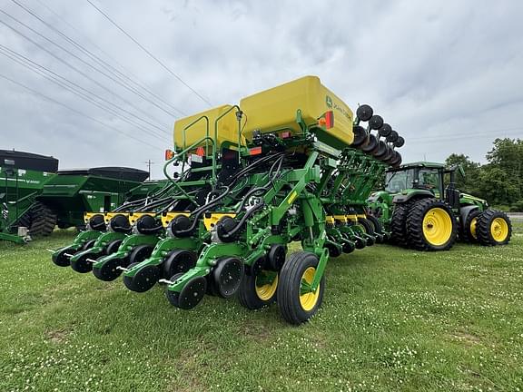 Image of John Deere 1795 equipment image 1