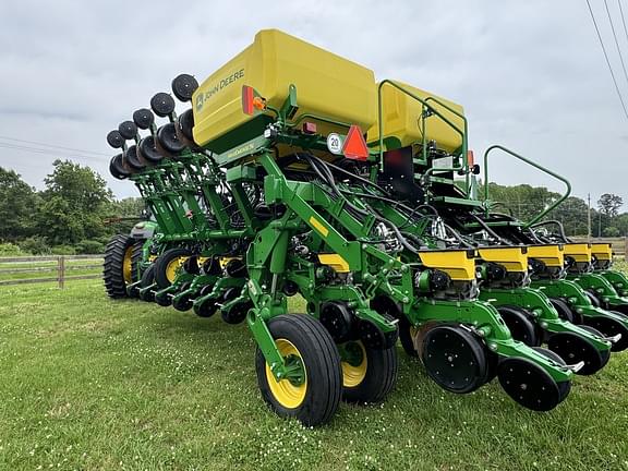 Image of John Deere 1795 equipment image 4