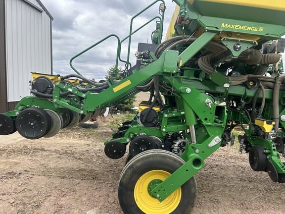 Image of John Deere 1795 equipment image 4