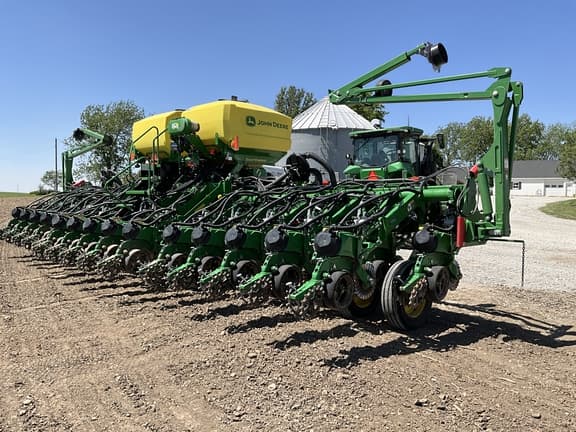 Image of John Deere 1795 equipment image 3