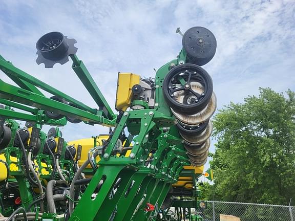 Image of John Deere 1795 equipment image 4