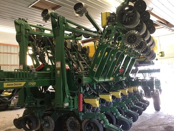 Image of John Deere 1795 equipment image 2