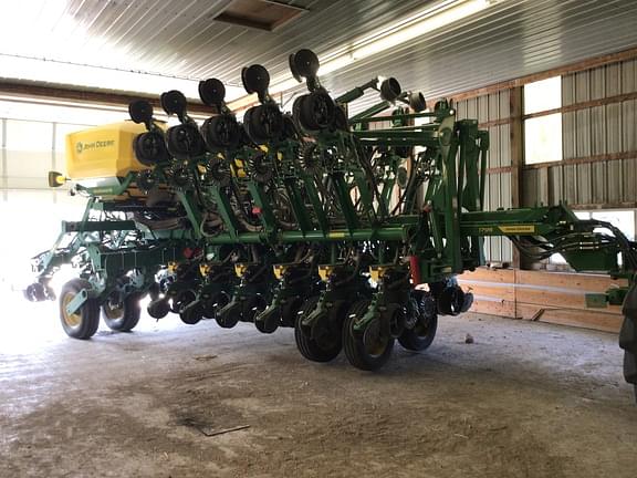 Image of John Deere 1795 Primary image
