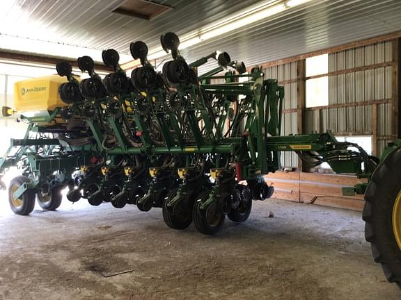 Image of John Deere 1795 equipment image 3