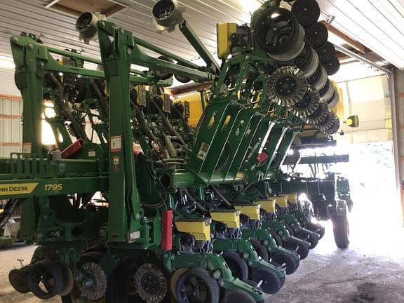 Image of John Deere 1795 equipment image 1