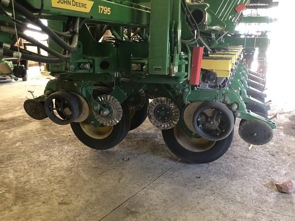 Image of John Deere 1795 equipment image 4