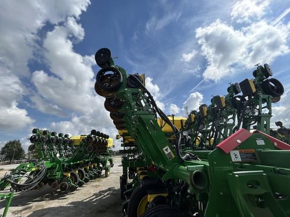 Image of John Deere 1795 equipment image 3
