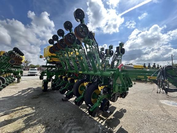 Image of John Deere 1795 equipment image 1