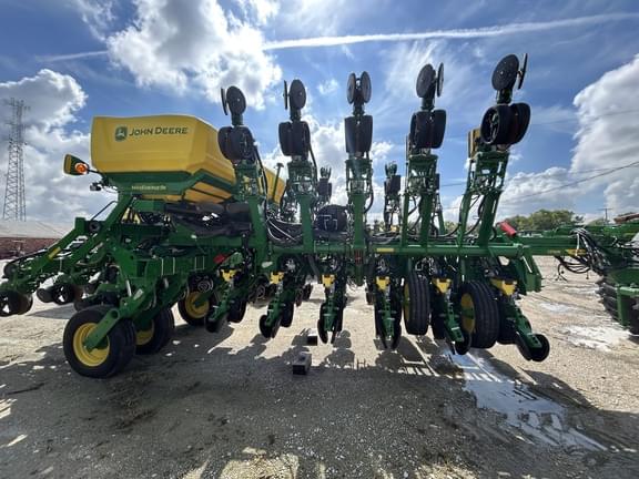 Image of John Deere 1795 equipment image 4