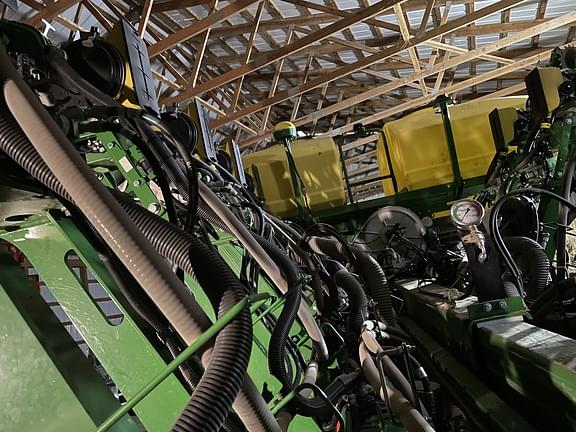 Image of John Deere 1795 equipment image 1