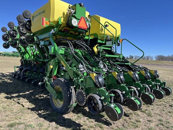Image of John Deere 1795 equipment image 2