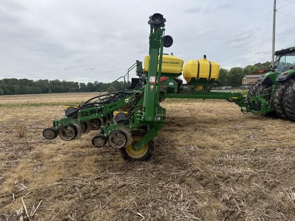 Image of John Deere 1795 equipment image 2