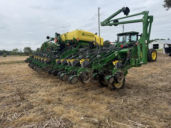 Image of John Deere 1795 equipment image 3