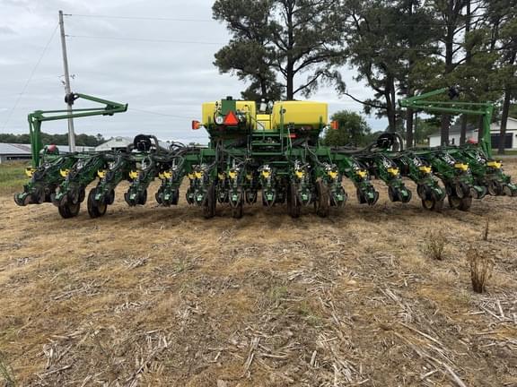 Image of John Deere 1795 equipment image 4