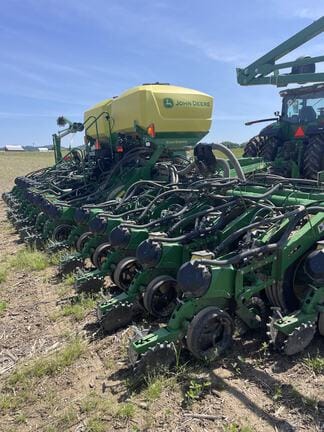 2023 John Deere 1795 Equipment Image0