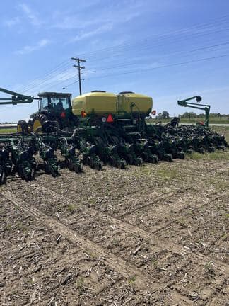 Image of John Deere 1795 equipment image 1