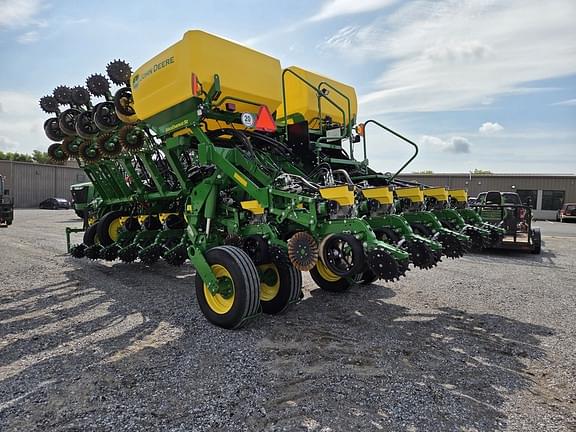 Image of John Deere 1795 equipment image 4