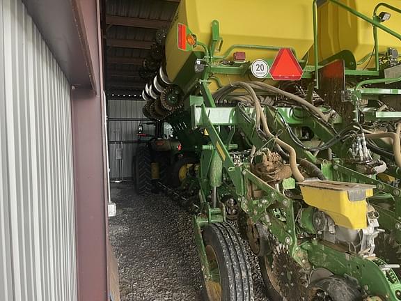 Image of John Deere 1795 equipment image 4