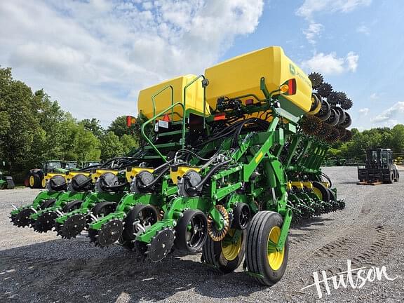 Image of John Deere 1795 equipment image 2