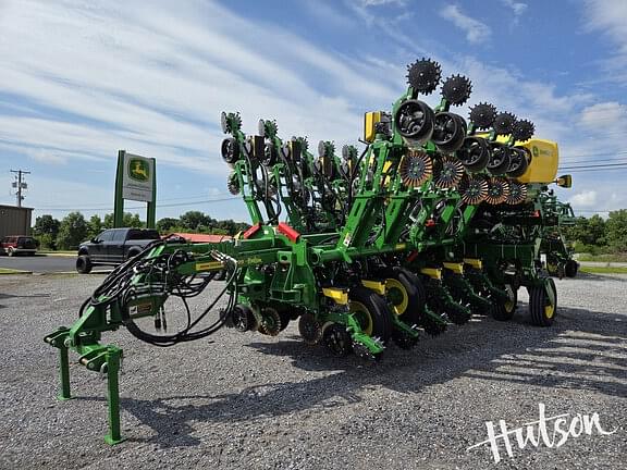 Image of John Deere 1795 equipment image 1