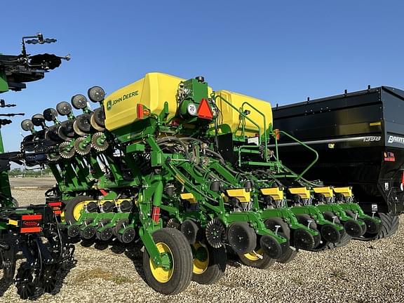 Image of John Deere 1795 equipment image 1